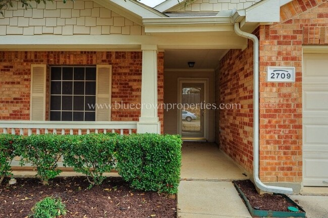 Building Photo - 2709 Gardendale Dr