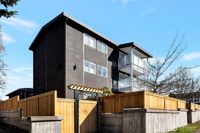 Building Photo - 1016 SW 152nd St