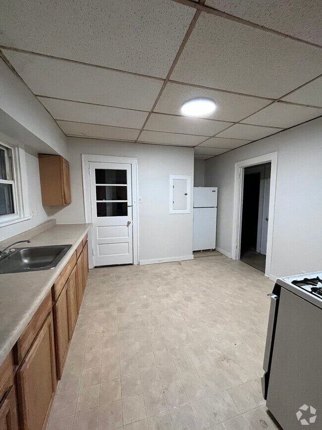 Building Photo - 114 N Thomas Ave