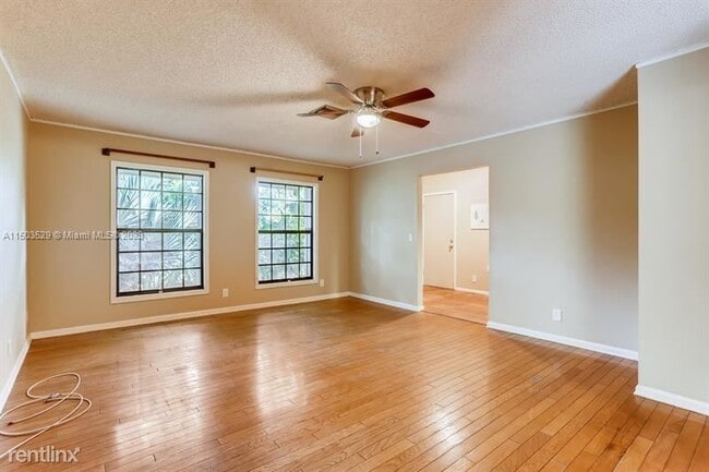 Building Photo - 4 br, 3 bath House - 748 Place