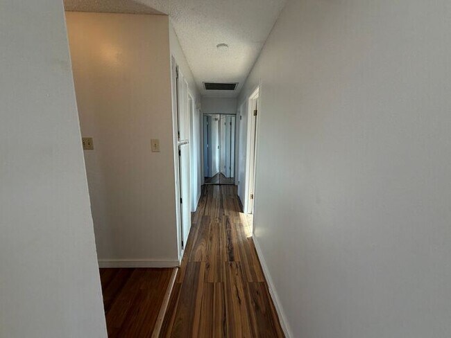 Building Photo - 2600 Apollo Way