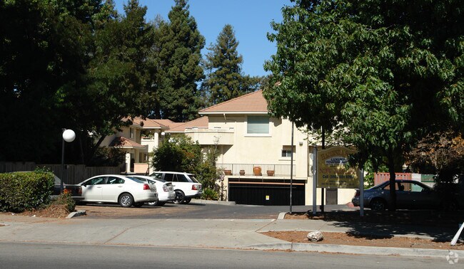 Building Photo - 140-182 E Lewelling Blvd