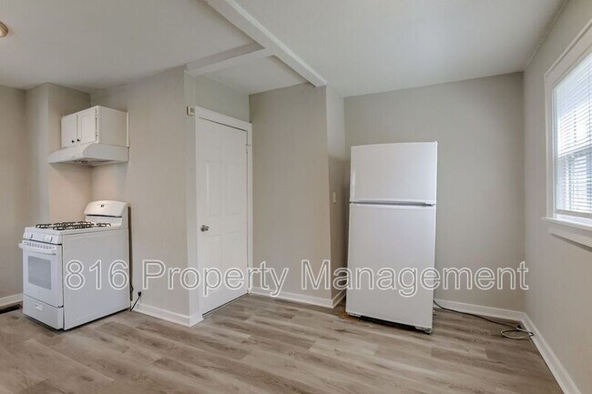 Building Photo - 3541 Mersington Ave