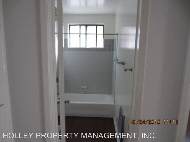 Building Photo - 115 S Barrington Pl