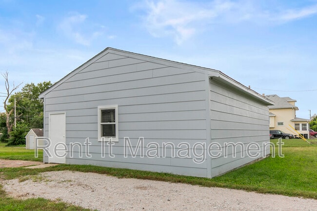 Building Photo - 2250 Florence Blvd