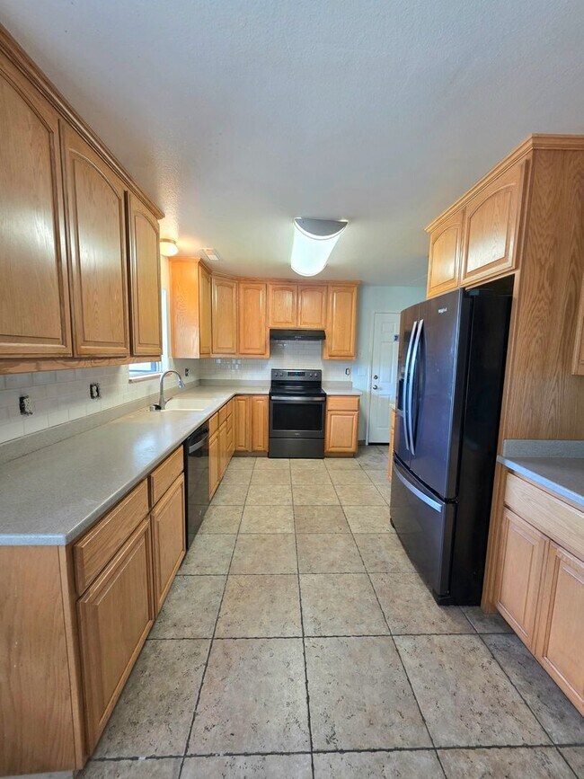 Foto del edificio - 4BR/3BA with PRIVATE IN-LAW SUITE / SECOND LIVING SET-UP