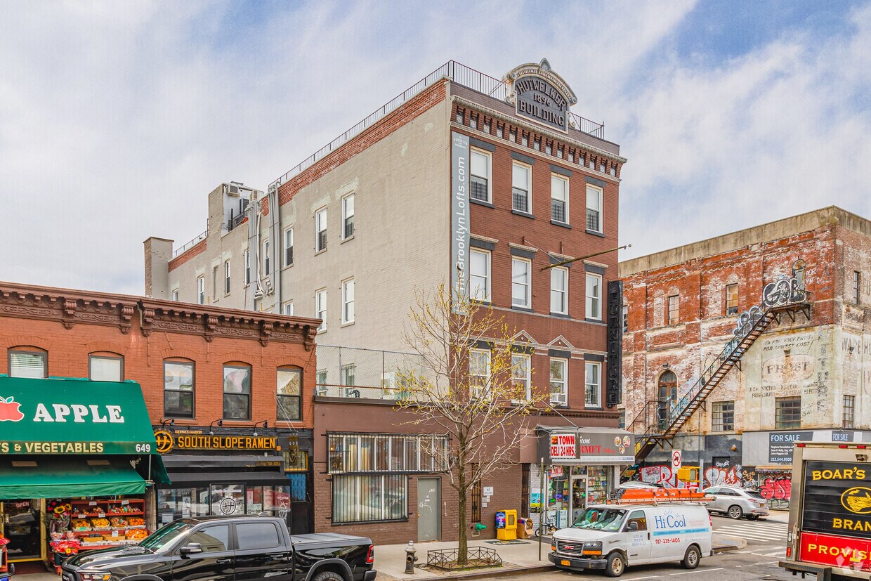 Building Photo - 655 5th Ave
