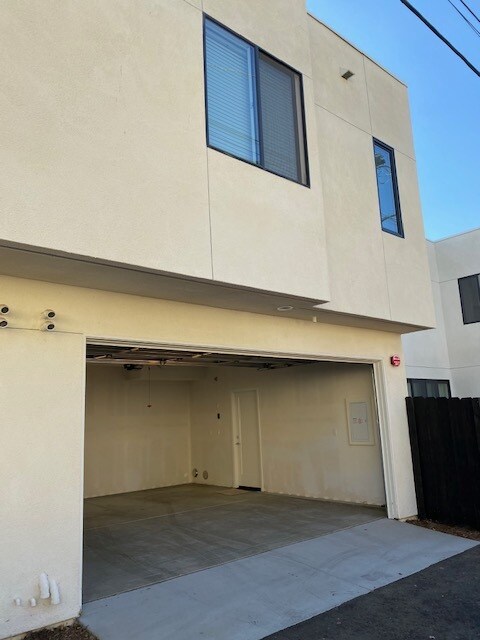 Back of the house - Garage - 4029 Mission Inn Ave
