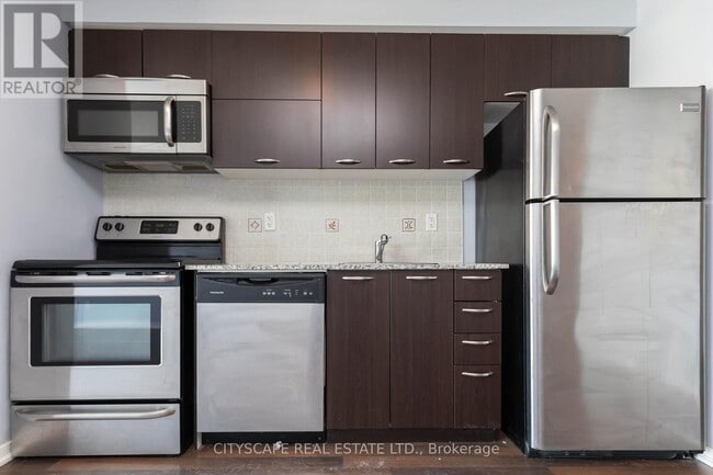 Photo du bâtiment - 38 Joe Shuster Way