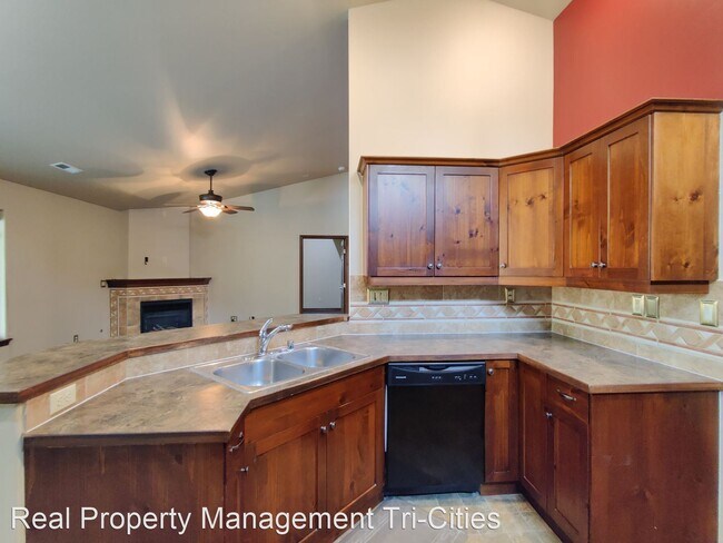 Building Photo - 3 br, 2 bath House - 1523 Sacajawea Av