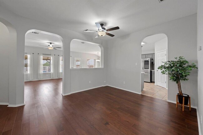 Building Photo - 1500 Lochaline Loop