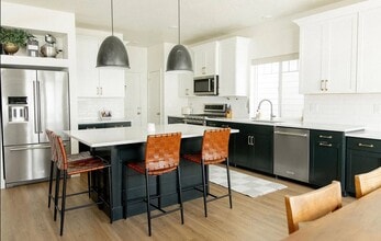 Building Photo - 4122 W Red Clover Dr