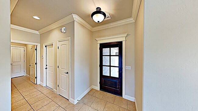 Building Photo - Beautiful 4 Bedroom, 2.5 Bathroom Home in ...
