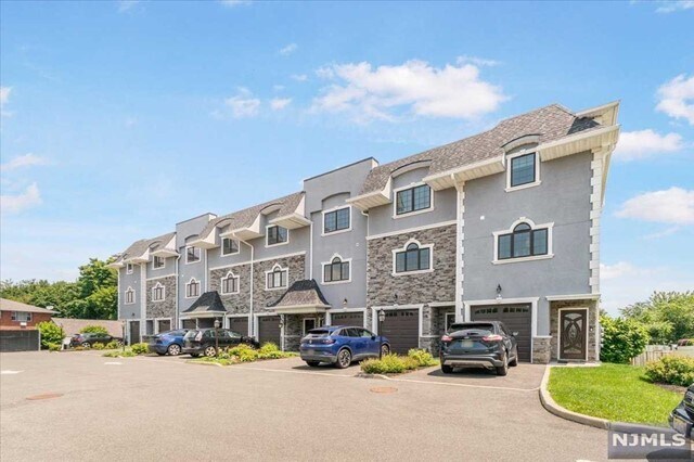 Foto principal - 524 Harrison Ave