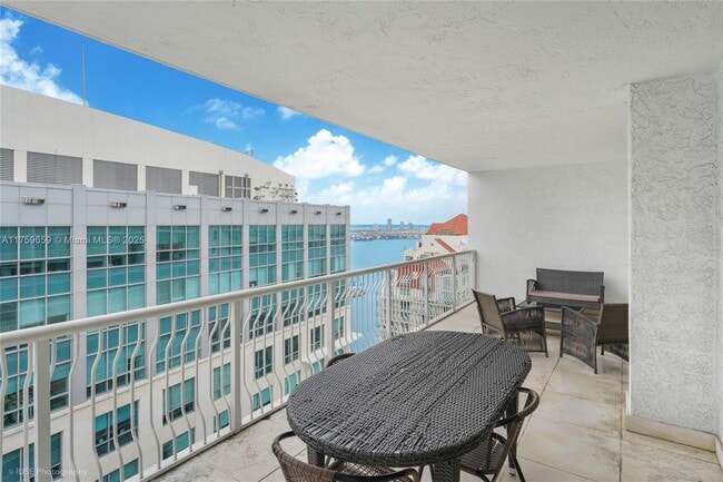 Building Photo - 1200 Brickell Bay Dr