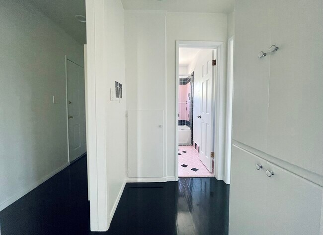 Foto del edificio - 4456 Clarissa Ave.