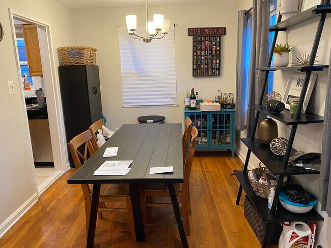 dining room - 820 N Cleveland St
