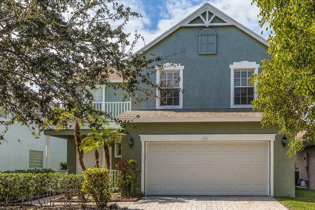 Primary Photo - 121 Country Club Dr