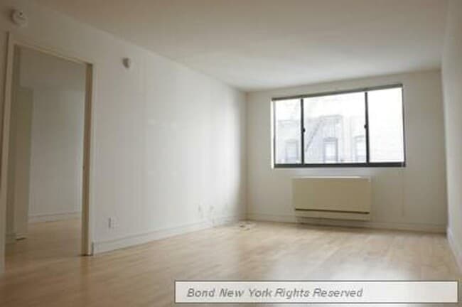Building Photo - 323 W 96th St