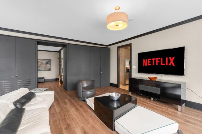 Photo du bâtiment - 20 Blue Jays Way