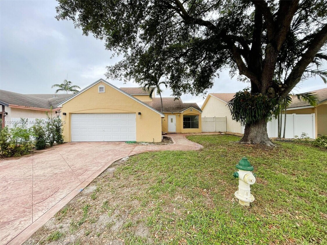 Primary Photo - 7941 NW 50th St