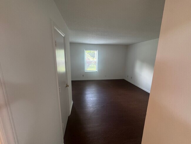 Foto del edificio - 1306 Huntington Dr