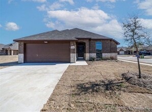 Building Photo - 404 Tredway Ct