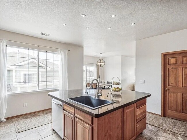 Foto del edificio - 2 Bedroom Townhome (Unfurnished) in Broomfield