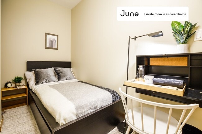 Building Photo - Room in Shared 3 bed/1 bath home in Hell's Kitchen