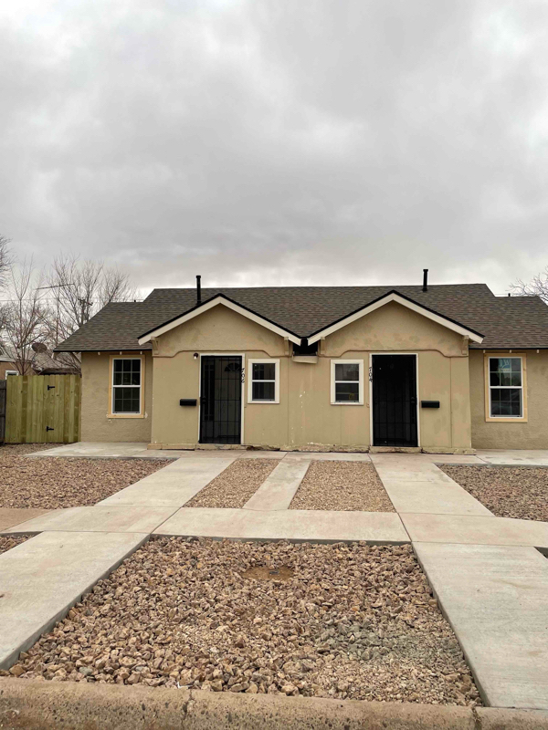 Foto principal - 704 S Abilene Ave