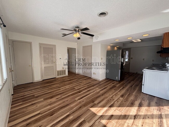 Building Photo - 1008 E Fischer St