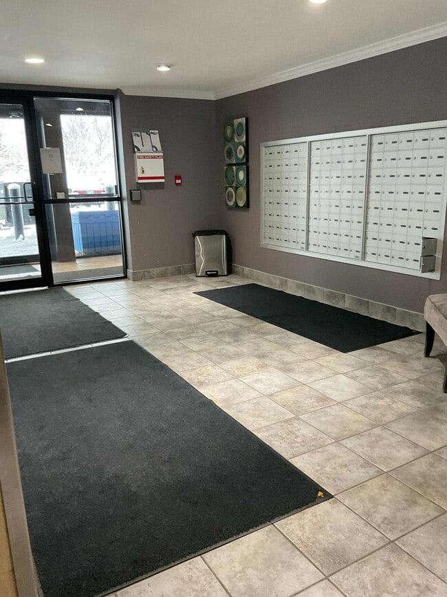 Photo du bâtiment - SPACIOUS ONE BEDROOM IN NORTH LONDON HIGHRISE