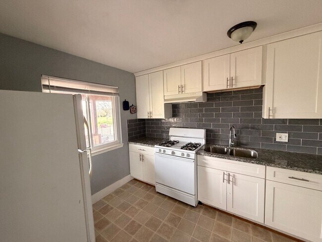 Building Photo - 10 Arc Blvd