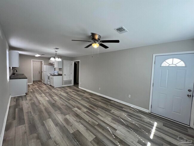 Building Photo - 927 Bremen Ave
