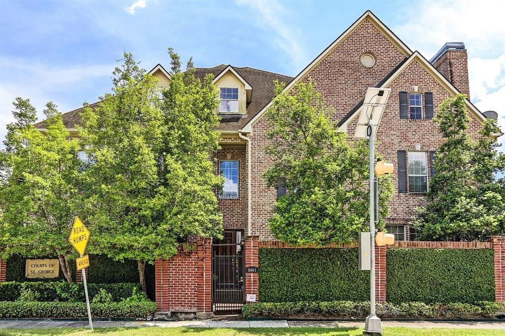 5461 Hidalgo St, Houston, TX 77056 Condo for Rent in Houston, TX