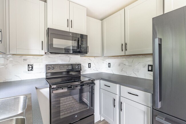 Foto del edificio - Spacious home located in a great neighborh...
