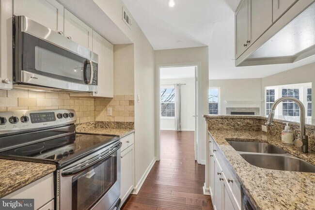 Building Photo - 3313 Wyndham Cir