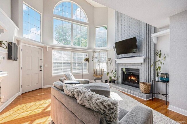 Building Photo - 2420 W 82nd Pl