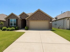 Building Photo - 2816 Redbud Ln