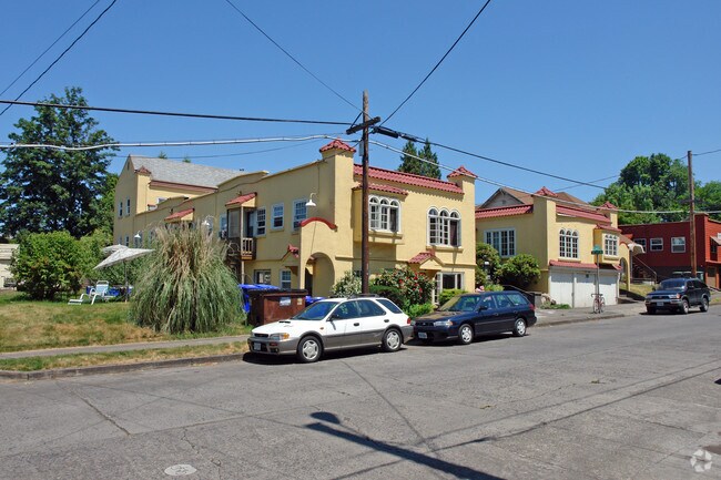 Building Photo - 3087 SE Ankeny St
