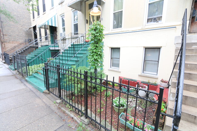 Building Photo - 907 S Loomis St