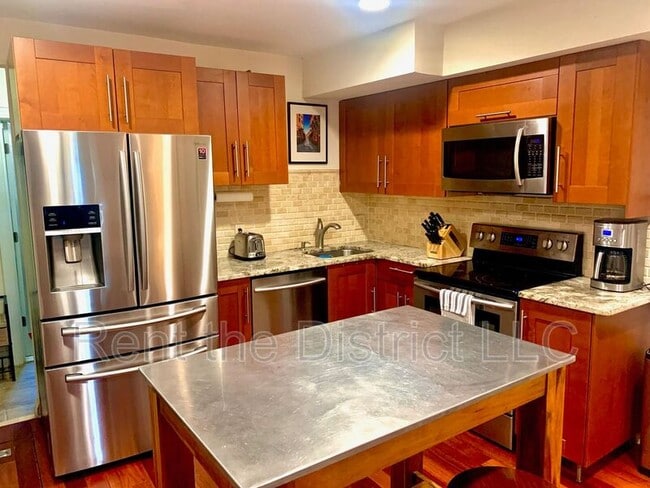 Foto del edificio - 1424 L St SE