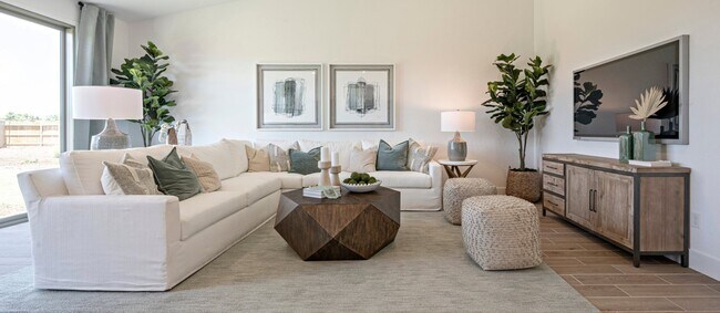 Living - 7133 E Brown Ave
