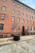 Building Photo - 347 Varick St