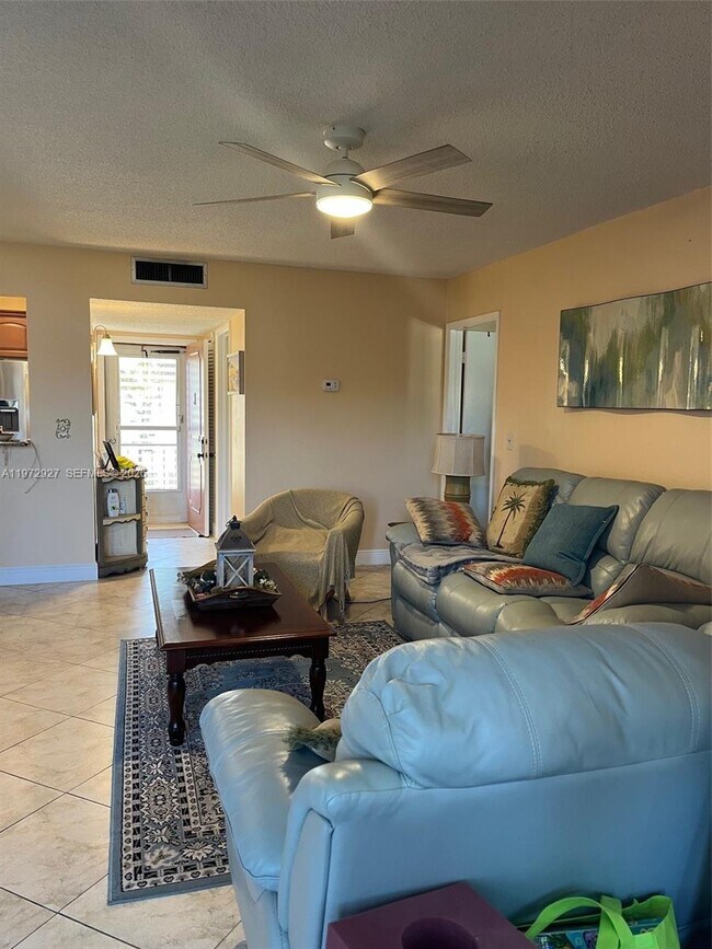 Foto del edificio - 752 Lori Dr