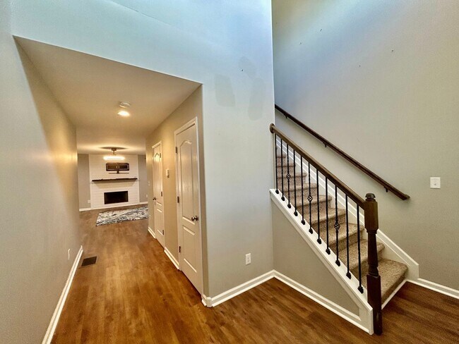 Photo - Three bedroom with finished basement in Hamburg! House