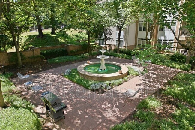 Foto del edificio - 220 Renaissance Pkwy NE