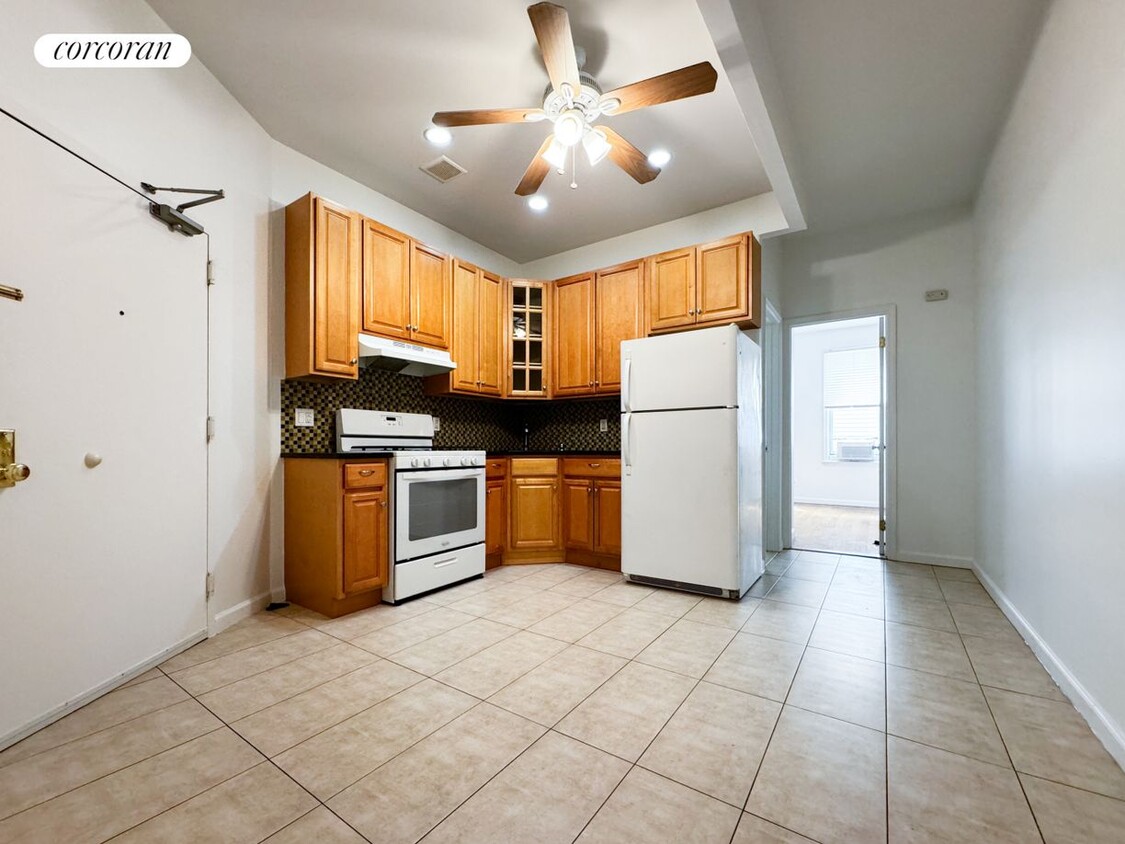 Primary Photo - 174 Engert Ave