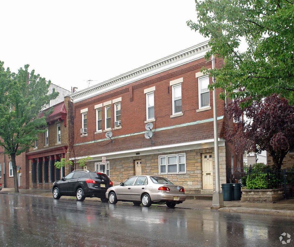 Foto del edificio - 273 Paterson Ave