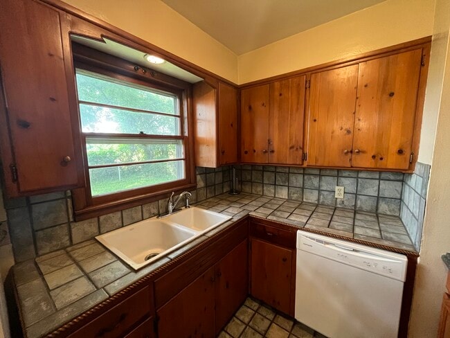 Foto del edificio - 511 Fleetwood Dr